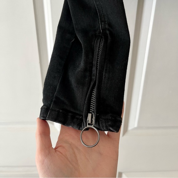 Guess Cropped Black Denim Jacket - Picture 3 of 4